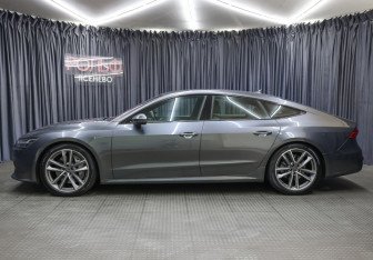 Подержанный автомобиль Audi A7 2018 года (8 фото)