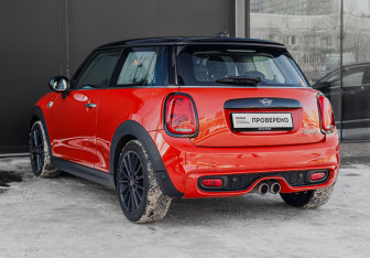 Подержанный автомобиль MINI Hatch 2019 года (6 фото)