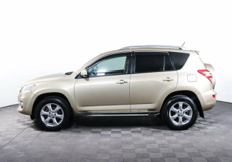 Подержанный автомобиль Toyota RAV4 2010 года (3 фото)