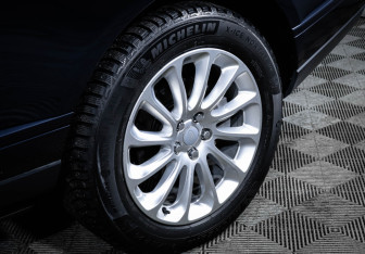 Подержанный автомобиль Land Rover Range Rover 2018 года (15 фото)