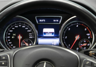 Подержанный автомобиль Mercedes-Benz GLE 2016 года (11 фото)