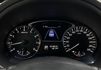 Подержанный автомобиль Nissan Teana 2015 года (23 фото)
