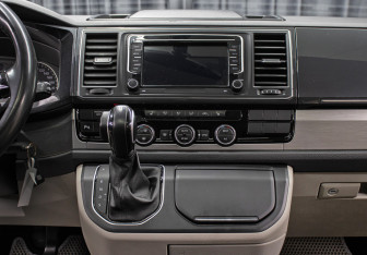 Подержанный автомобиль Volkswagen Caravelle 2019 года (15 фото)