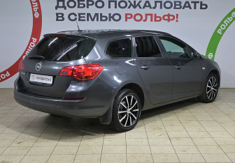 Подержанный автомобиль Opel Astra Wagon 2012 года (4 фото)