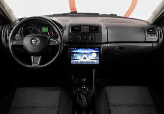 Подержанный автомобиль Skoda Fabia Hatchback 2014 года (8 фото)