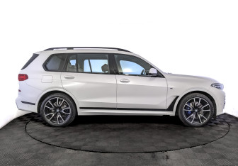 Подержанный автомобиль BMW X7 2020 года (4 фото)