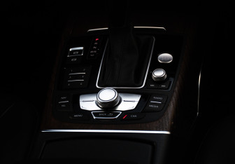 Подержанный автомобиль Audi A6 Sedan 2015 года (16 фото)