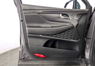 Подержанный автомобиль Hyundai Santa Fe 2021 года (19 фото)