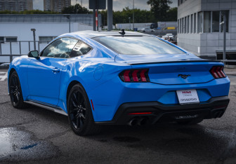 Подержанный автомобиль Ford Mustang Coupe 2023 года (9 фото)