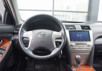 Подержанный автомобиль Toyota Camry Sedan 2011 года (10 фото)