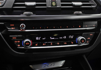 Подержанный автомобиль BMW X4 2020 года (19 фото)