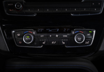 Подержанный автомобиль BMW X1 2020 года (17 фото)