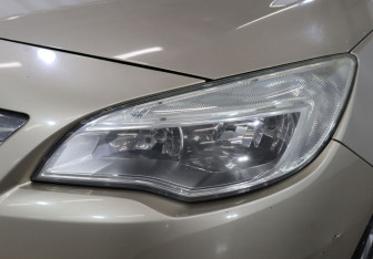 Подержанный автомобиль Opel Astra Hatchback 2011 года (25 фото)