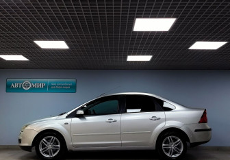 Подержанный автомобиль Ford Focus Sedan 2007 года (8 фото)