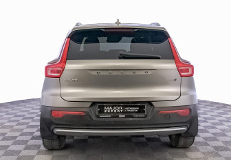 Подержанный автомобиль Volvo XC40 2021 года (6 фото)