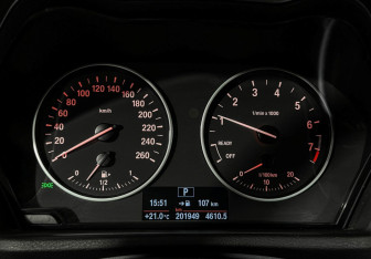 Подержанный автомобиль BMW X1 2016 года (13 фото)