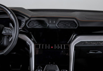 Подержанный автомобиль Lamborghini Urus 2021 года (13 фото)