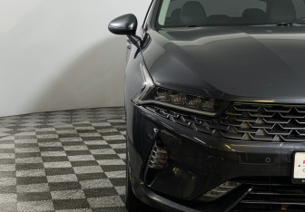 Подержанный автомобиль Kia K5 2021 года (16 фото)