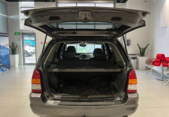 Подержанный автомобиль Mazda Tribute 2003 года (6 фото)