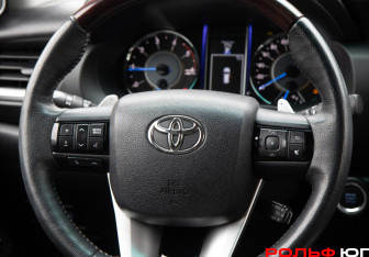 Подержанный автомобиль Toyota Fortuner 2018 года (12 фото)