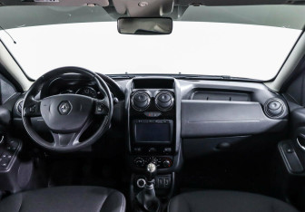 Подержанный автомобиль Renault Duster 2017 года (8 фото)