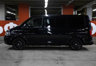 Подержанный автомобиль Volkswagen Multivan 2010 года (8 фото)