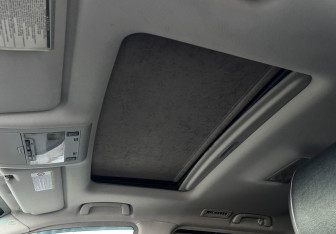 Подержанный автомобиль Toyota Land Cruiser Suv 2012 года (16 фото)