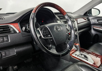Подержанный автомобиль Toyota Camry Sedan 2012 года (13 фото)