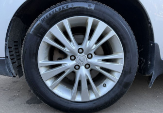 Подержанный автомобиль Lexus RX 2011 года (9 фото)