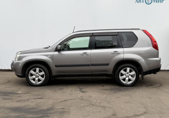 Подержанный автомобиль Nissan X-Trail 2008 года (8 фото)