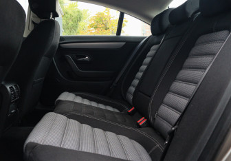 Подержанный автомобиль Volkswagen Passat CC 2012 года (8 фото)