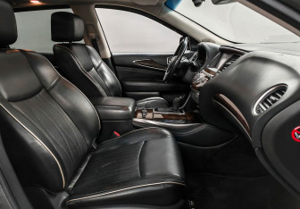 Подержанный автомобиль Infiniti QX60 2017 года (9 фото)