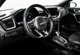 Подержанный автомобиль Kia Ceed Wagon 2021 года (11 фото)