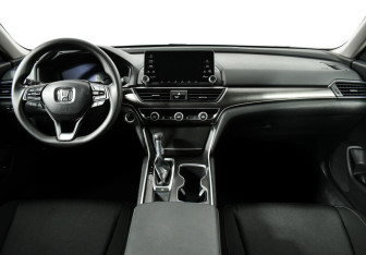 Подержанный автомобиль Honda Accord Sedan 2019 года (10 фото)