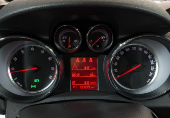 Подержанный автомобиль Opel Mokka 2013 года (16 фото)