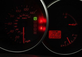 Подержанный автомобиль Mazda 3 Sedan 2004 года (14 фото)