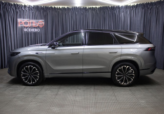 Подержанный автомобиль Jaecoo J8 2024 года (8 фото)