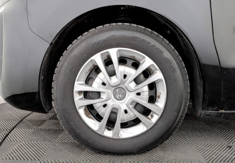 Подержанный автомобиль Peugeot Traveller 2021 года (19 фото)