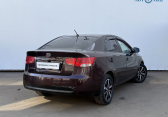 Подержанный автомобиль Kia Cerato Sedan 2009 года (5 фото)
