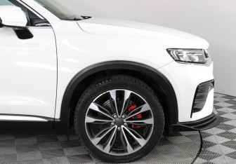 Подержанный автомобиль Geely Tugella 2022 года (13 фото)
