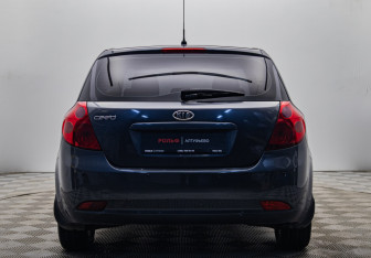 Подержанный автомобиль Kia Ceed Hatchback 2009 года (4 фото)