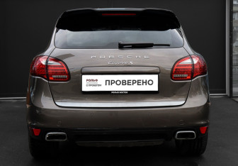 Подержанный автомобиль Porsche Cayenne 2012 года (6 фото)
