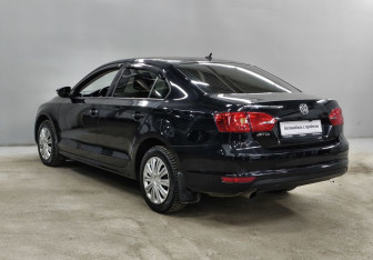 Подержанный автомобиль Volkswagen Jetta Sedan 2012 года (7 фото)