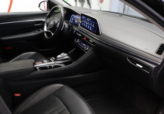 Подержанный автомобиль Hyundai Sonata 2021 года (27 фото)