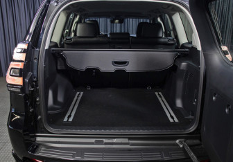 Подержанный автомобиль Toyota Land Cruiser Prado 2023 года (10 фото)