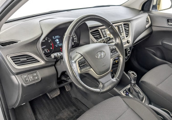 Подержанный автомобиль Hyundai Solaris Sedan 2020 года (16 фото)