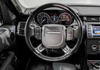 Подержанный автомобиль Land Rover Discovery 2017 года (22 фото)