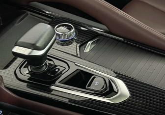 Подержанный автомобиль Geely Monjaro 2022 года (12 фото)