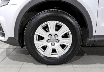 Подержанный автомобиль Audi Q3 2015 года (18 фото)