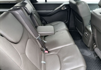 Подержанный автомобиль Nissan Pathfinder 2008 года (10 фото)